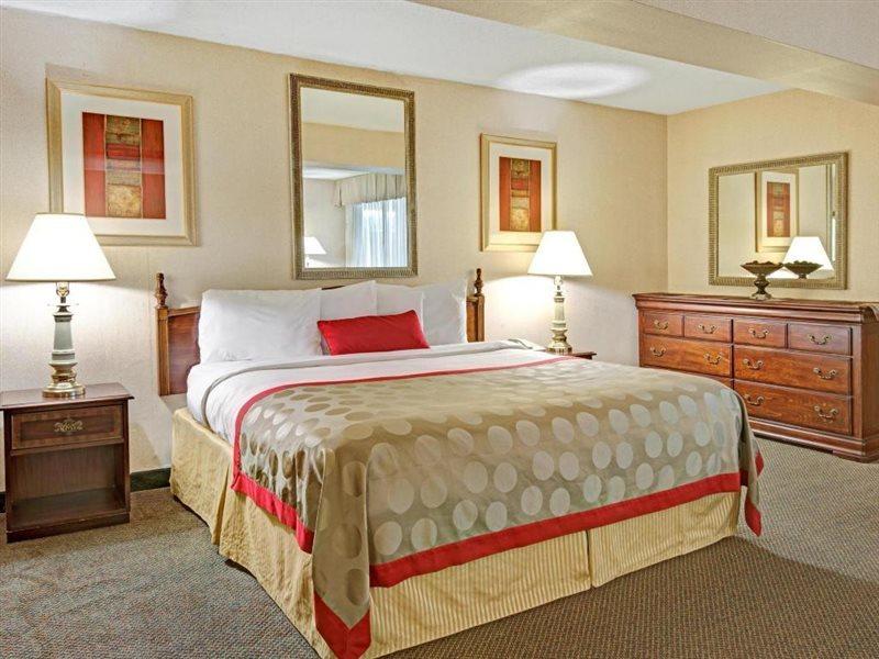 Ramada Overland Park Mission المظهر الخارجي الصورة
