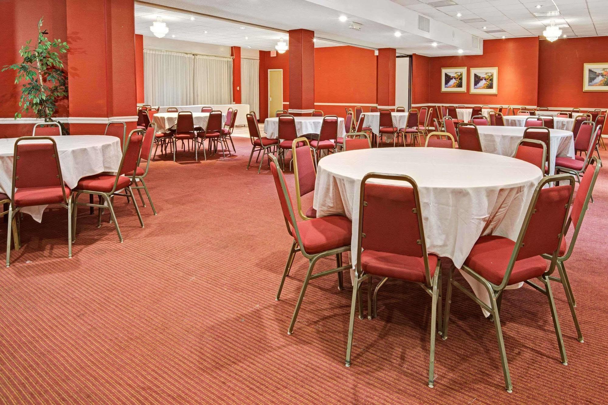 Ramada Overland Park Mission المظهر الخارجي الصورة